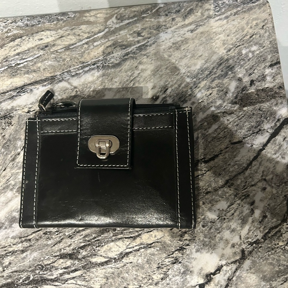 Black Leather Bass Wallet with Silver Clasp